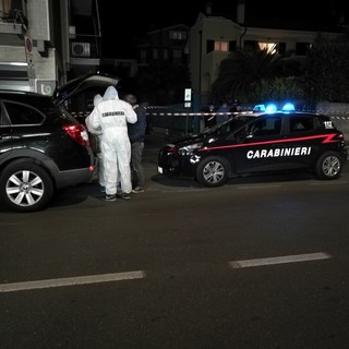 Tentato omicidio in un box a Loano: 23enne gambizzato con colpo di pistola (FOTO e VIDEO)