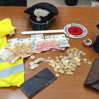 Savona, rubano la borsa di un'anziana nel parcheggio di un centro commerciale: arrestati dai Carabinieri