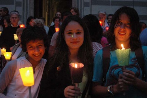 Savona, domenica processione aux flambeaux delle comunità di Legino e Zinola