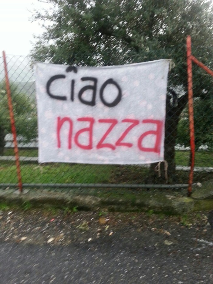 &quot;Ciao Nazza&quot;, tante bandiere rosse e della Samp per l'ultimo saluto &quot;all'avvocato dei deboli&quot;