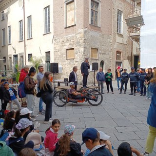 Albenga, &quot;4 passi in 8 piazze&quot; per l'educazione stradale. Testimonial d'eccezione l'olimpionico Francesco Fieramosca