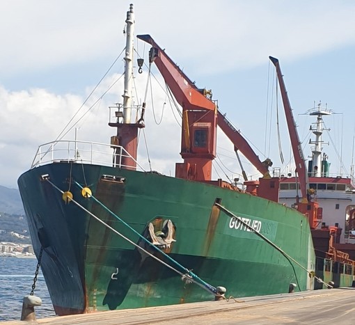 Gravi violazioni delle norme sulla sicurezza: la nave 'Gottlied' fermata dalla Capitaneria di Porto di Savona