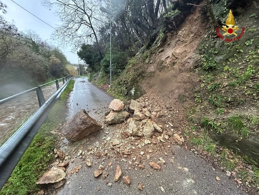 Maltempo, frane a Quiliano, Savona e Stella. Neve sulla A6 tra Millesimo e Mondovì