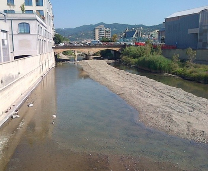 Savona, sversamenti di reflui fognari alla foce del Letimbro, in questi giorni i rilievi di Arpal