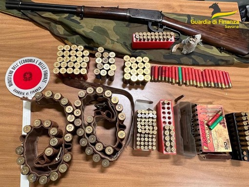 Barista di Ceriale arrestato per detenzione di armi e munizioni clandestine: sequestrati un fucile e 250 munizioni