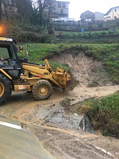 Frane a Roccavignale, il sindaco Fracchia: &quot;Non uscite di casa, in famiglia si sta bene&quot; (FOTO e VIDEO)