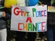 Quiliano, un flash mob delle scuole per la pace sulle note di &quot;Give Peace a Chance&quot; (FOTO E VIDEO)