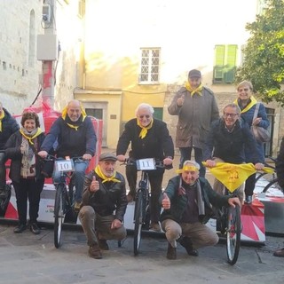 Anche i Fieui di caruggi pedalano per Albenga s'illumina d'immenso (FOTO)