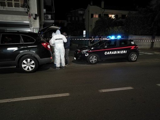 Tentato omicidio in un box a Loano: 23enne gambizzato con colpo di pistola (FOTO e VIDEO)