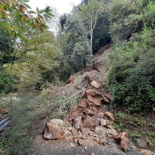 Nella fotografia in allegato la frana di via dei Tedeschi di alcuni giorni fa