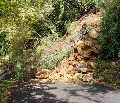 Vado, frana in via dei Tedeschi: chiusa la strada