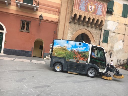 Finale Ligure: nuove spazzatrici in azione