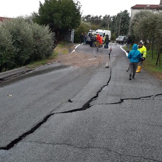 Celle, la SP22 Sanda-San Martino è chiusa ma i Brasi &quot;tremano&quot;: a rischio crollo la strada