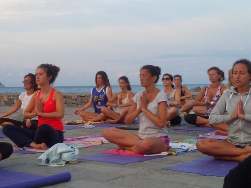 Free Yoga Village, ultime lezioni gratuite a Laigueglia e Alassio