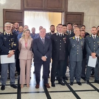 Polizia, carabinieri e guardia di finanza: consegnati in Prefettura gli attestati per il corso formativo interforze