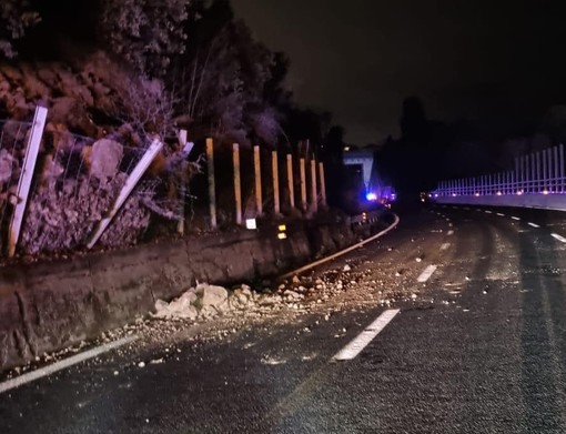 Frana sulla A10, riaperto il tratto compreso tra Celle e Varazze