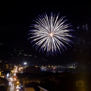 Quadruplo spettacolo di fuochi d'artificio ad Andora