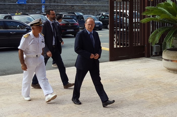 Savona, visita del prefetto alla Capitaneria di porto