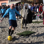 Alassio, una sfida goliardica per sostenere la Fondazione Airc: il 6 gennaio la nona edizione del &quot;Footgolf in spiaggia&quot;