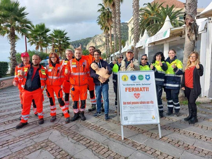 Due mani possono salvare una vita: a Finale una giornata per insegnare il massaggio cardiaco