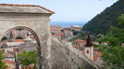 Finale, un &quot;fil rouge&quot; di pannelli informativi per valorizzare le bellezze monumentali e paesaggistiche da Finalborgo a Perti