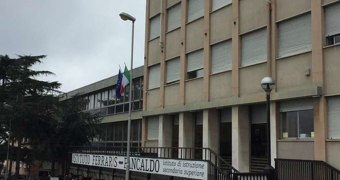 Savona, lettera del preside del Ferraris Pancaldo agli studenti e alle famiglie: &quot;Occorrerà comportarsi in modo responsabile anche nella propria vita privata&quot;