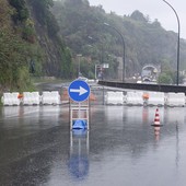 Rami e pietre in Lungomare Matteotti a Savona: chiusa l'Aurelia