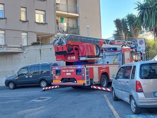 Savona, fuga di gas in Largo Tissoni: vigili del fuoco mobilitati (FOTO)