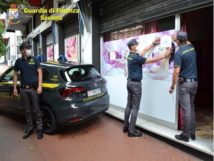 Savona, finto centro massaggi smascherato dalla Finanza: era una casa di prostituzione (VIDEO)