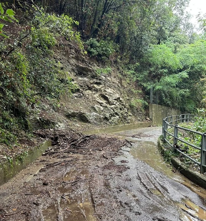 Frana in via Santuario della Pace a Celle: riaperta la strada