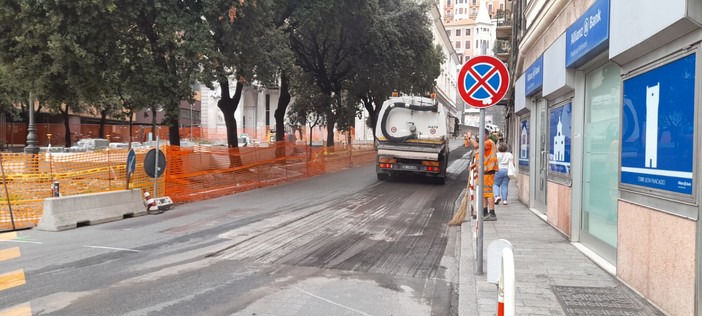 Savona, asfaltature in via Famagosta. Rallentamenti e disagi al traffico in centro
