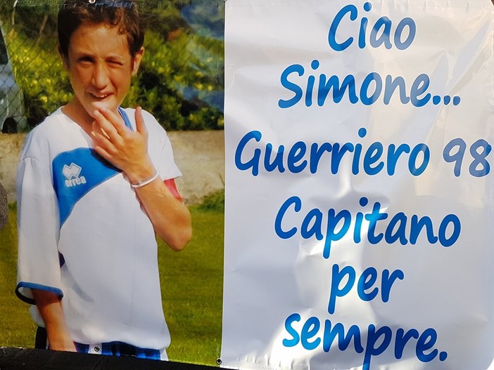 Albenga dà l'ultimo saluto a Simone Canetto: &quot;Ciao Simone... Guerriero 98 Capitano per sempre&quot; (FOTO e VIDEO)