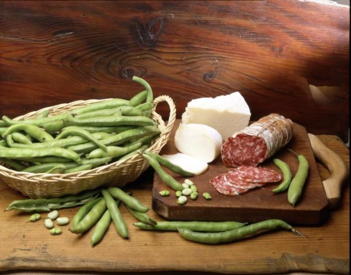 Sabato 5 e domenica 6 maggio la Pro Loco di Gorra e Olle organizza la tradizionale sagra delle fave e salame