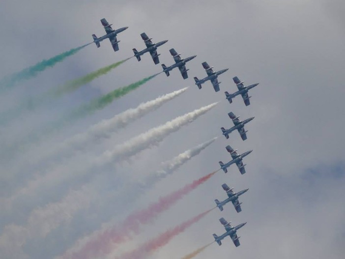 Frecce Tricolori in azione nei cieli della Liguria