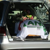 Savona, l'ultimo commosso saluto al cimitero di Zinola all'ex assessore e deputato del PCI Aldo Pastore (FOTO e VIDEO)