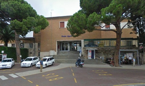 Finale, investe una ragazza e scappa: pirata della strada rintracciato dalla polizia locale