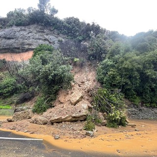 Maltempo, frana sull'Aurelia a Celle: chiusa momentaneamente la strada (FOTO)