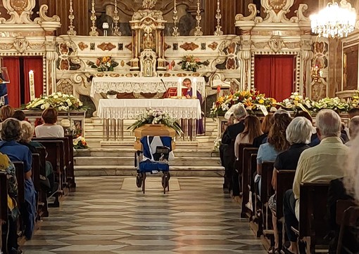 Savona rende omaggio a Giovanni Ciolina: l'ultimo commosso saluto nella chiesa di via Untoria