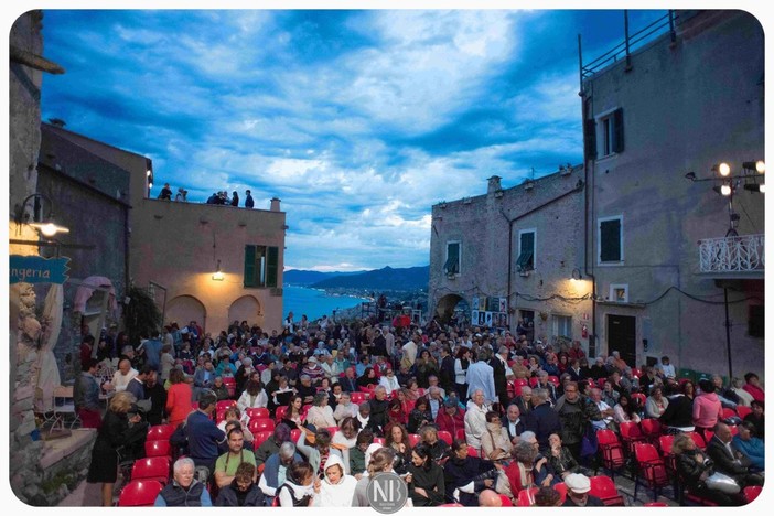 Il Festival di Verezzi: &quot;Teniamo vivo il teatro&quot;. I momenti salienti della rassegna &quot;rivivono&quot; su Youtube