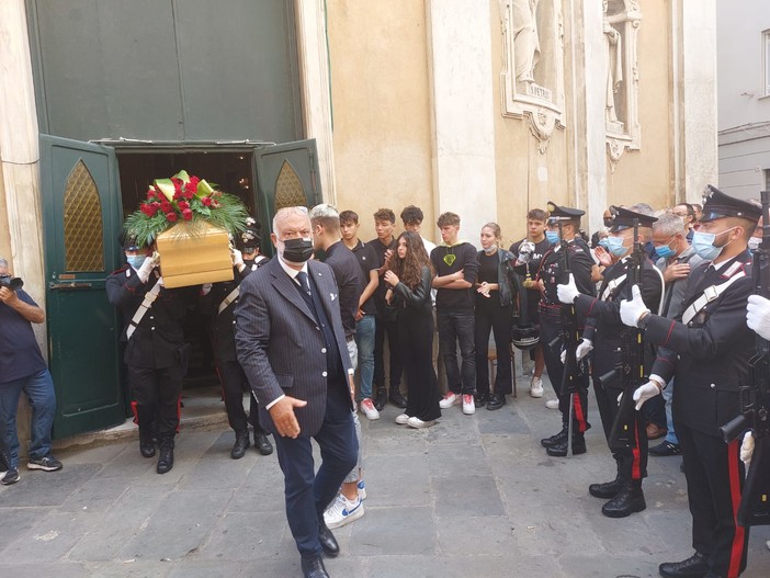 Savona, l'ultimo commosso saluto all'appuntato scelto dei carabinieri Carlo Gaeta