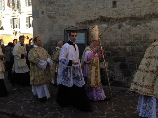 Albenga: il vescovo Olivieri ha celebrato la messa di Ognissanti