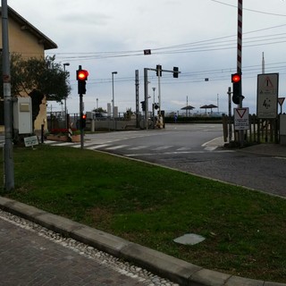Borgio Verezzi, chiuso per lavori il passaggio a livello tra l'Aurelia e via XXV Aprile