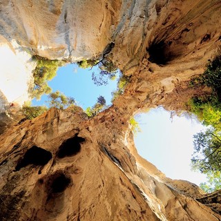 Finale, morto il rocciatore precipitato nella zona della Grotta dell’Edera