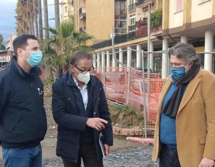 immagine di repertorio: la più recente visita di Giampedrone ad Albenga, qui con il sindaco Tomatis e il consigliere regionale Vaccarezza