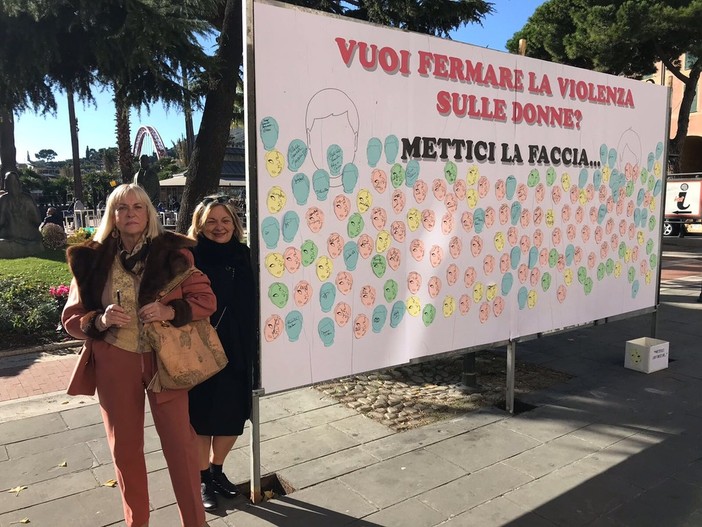 Albenga dice 'no' alla violenza sulle donne: raccolte migliaia di firme in piazza del Popolo