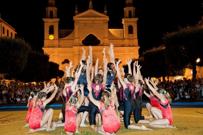 Ginnastica, la Villanovese si esibisce sotto le stelle