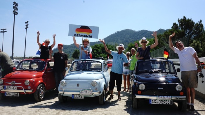 Garlenda, con il tradizionale gran finale si è concluso il trentacinquesimo Meeting Internazionale di Fiat 500 storiche