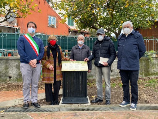 Giuliano Meirana con l'Amministrazione comunale di Spotorno