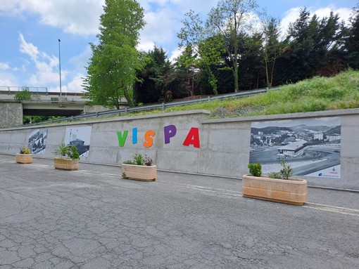 Carcare, la storia di Vispa in tre scatti: il muro di contenimento dell'ex casello autostradale diventa una mostra a cielo aperto (FOTO)