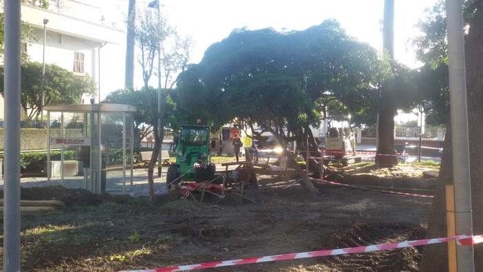 Albissola, al via il restyling dei giardini di piazza San Benedetto (FOTO)